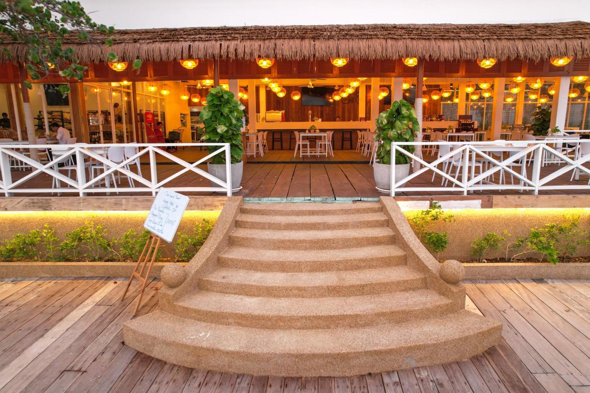 One Beach Resort By Ehm Ко Ронг Санлоем Екстериор снимка